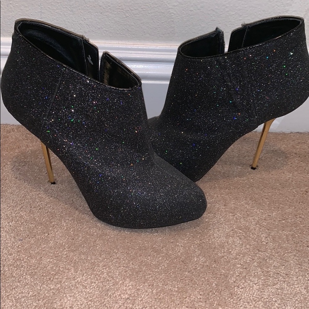 Sparkly  beautiful boot heels with side zipper.